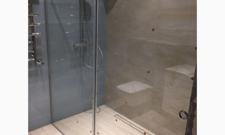 Раздвижные душевые двери и перегородки в ванной на заказ, изготовление и установка - фото № 4