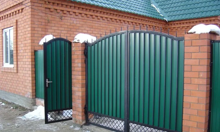 Распашные ворота на заказ в Днепре из профнастила - фото № 3