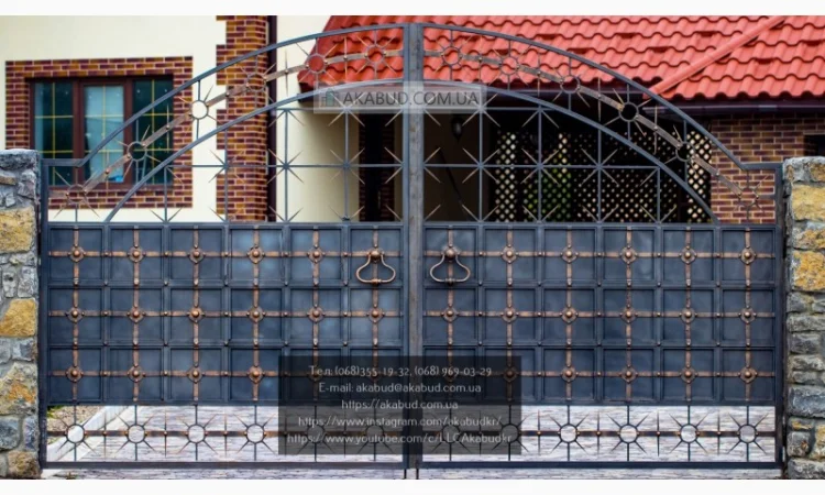 Ковані розпашні ворота з елементами кування - фото № 4
