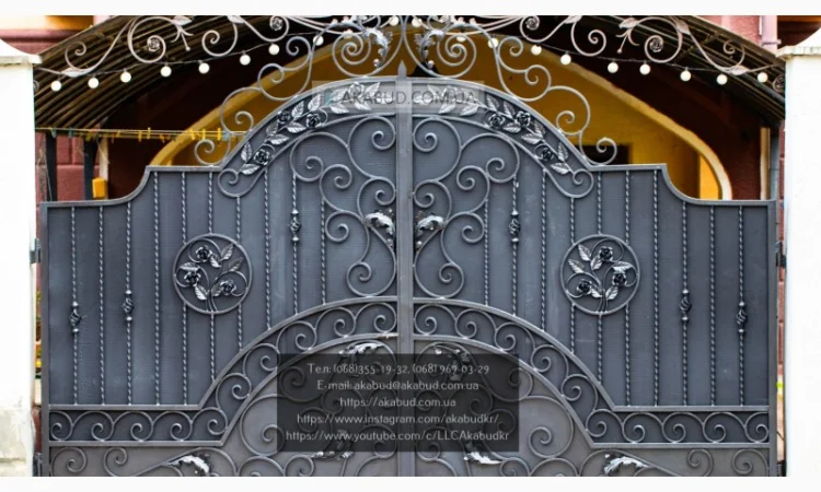 Ковані розпашні ворота з елементами кування - фото № 3