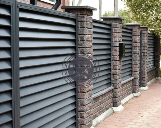 Металлические заборы и ворота-жалюзи для надежной защиты - фото № 12