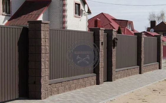 Металлические заборы и ворота-жалюзи для надежной защиты - фото № 11