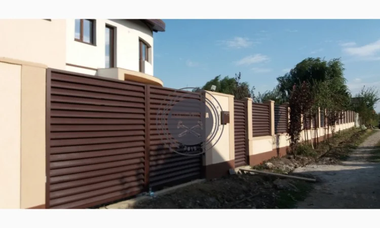 Металлические заборы и ворота-жалюзи для надежной защиты - фото № 10