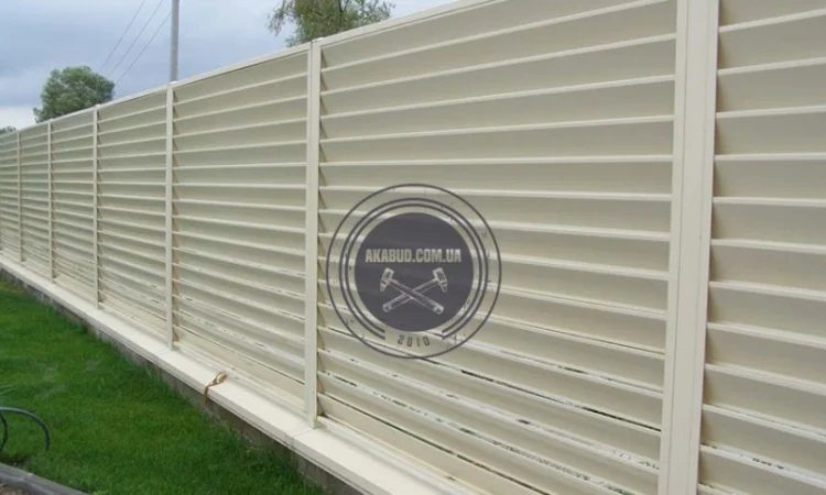 Металлические заборы и ворота-жалюзи для надежной защиты - фото № 8