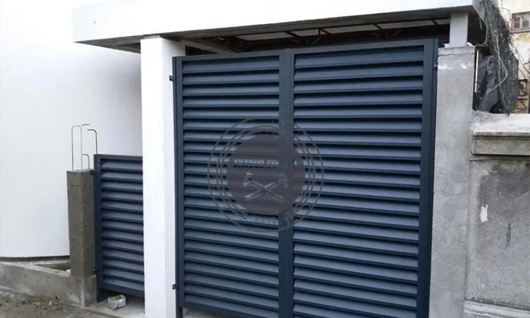 Металлические заборы и ворота-жалюзи для надежной защиты - фото № 6