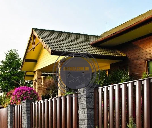 Металлические заборы и ворота-жалюзи для надежной защиты - фото № 17