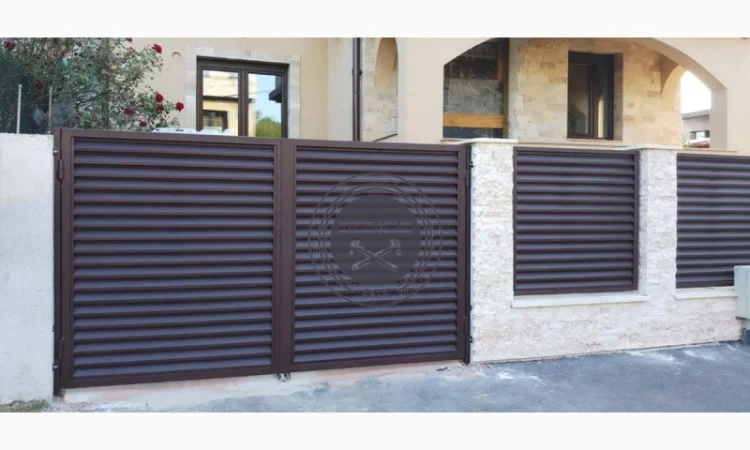 Металлические заборы и ворота-жалюзи для надежной защиты - фото № 13