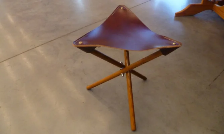 Премиум охотничий стул из древесины и кожи - фото № 1