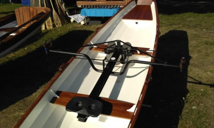 Деревянная гребная лодка для активного отдыха и академической гребли - фото № 7