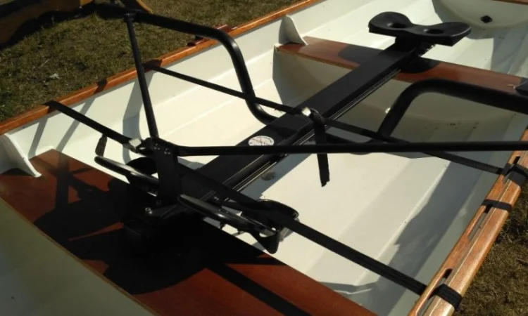 Деревянная гребная лодка для активного отдыха и академической гребли - фото № 6