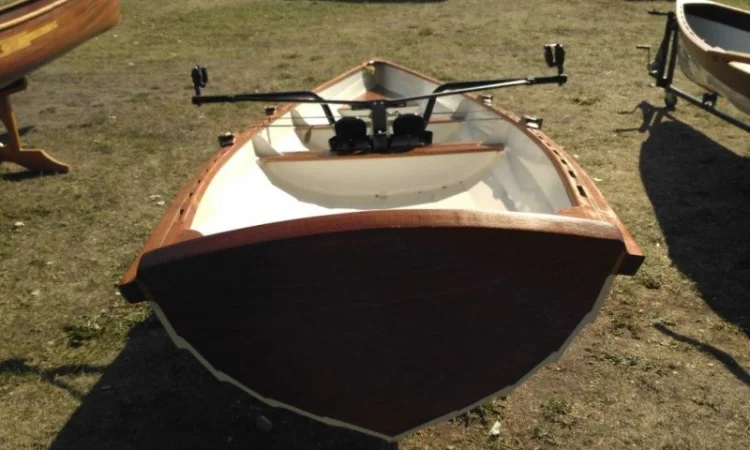 Деревянная гребная лодка для активного отдыха и академической гребли - фото № 5