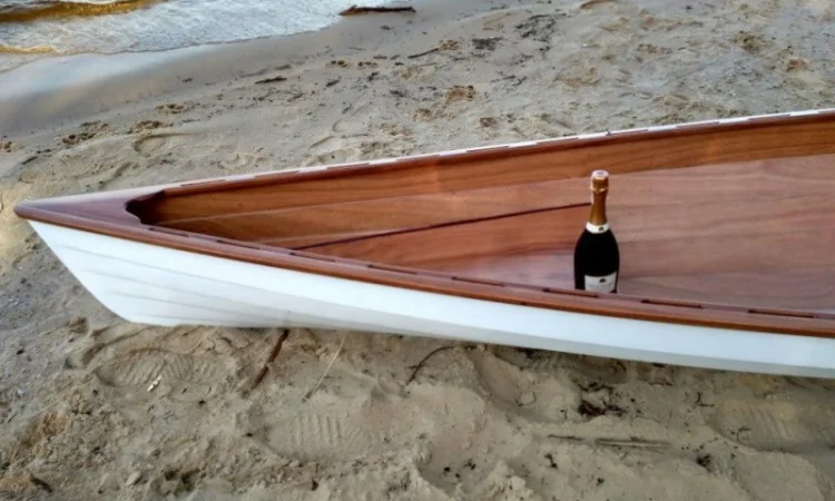 Деревянная гребная лодка для активного отдыха и академической гребли - фото № 3