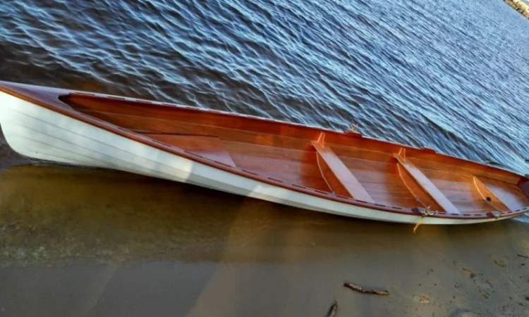 Деревянная гребная лодка для активного отдыха и академической гребли - фото № 18