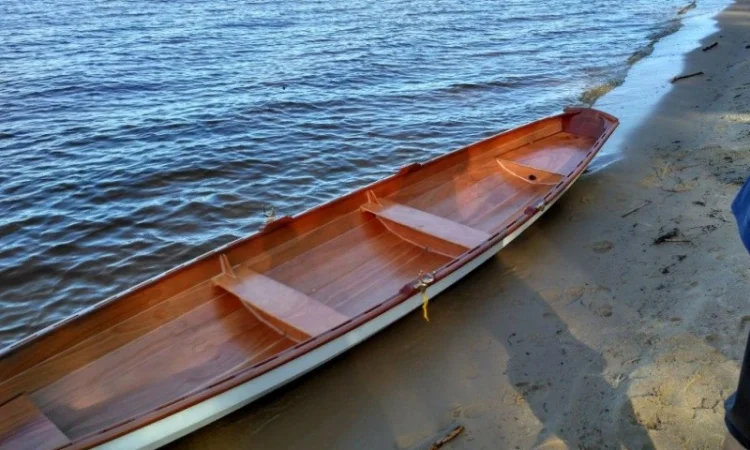 Деревянная гребная лодка для активного отдыха и академической гребли - фото № 16