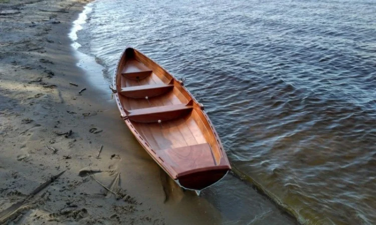 Деревянная гребная лодка для активного отдыха и академической гребли - фото № 13