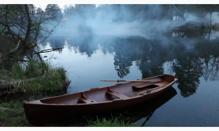 Оренда вінтажного дерев'яного човна для романтичних прогулянок - фото № 4