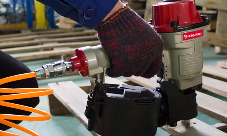 Гвоздезабивной пневмопистолет Rongpeng MCN80 для гвоздей 50-83 мм - фото № 6