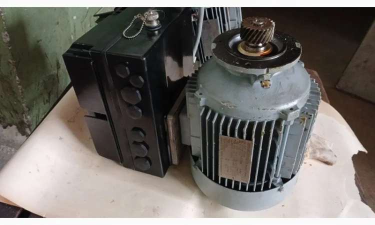 Привод с регулируемой скоростью FCD 315 и двигателем SEW-Eurodrive - фото № 3