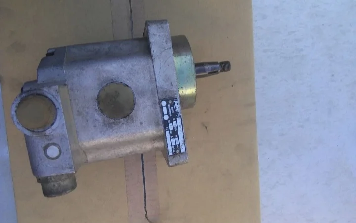 Гидравлический насос Czechoslovakiya - фото № 1