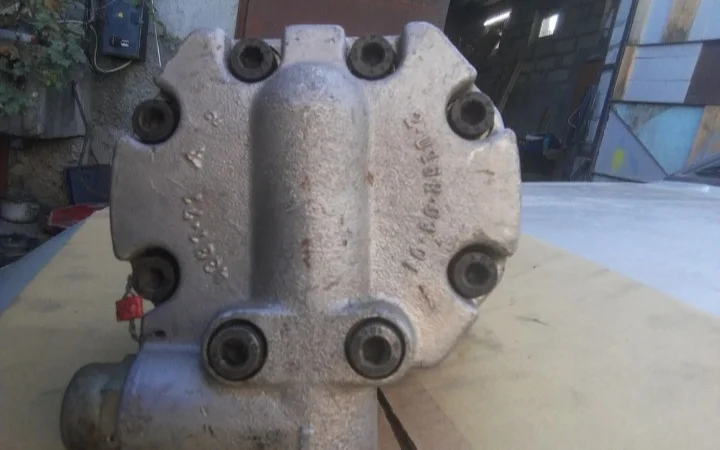 Гидравлический насос Czechoslovakiya - фото № 2