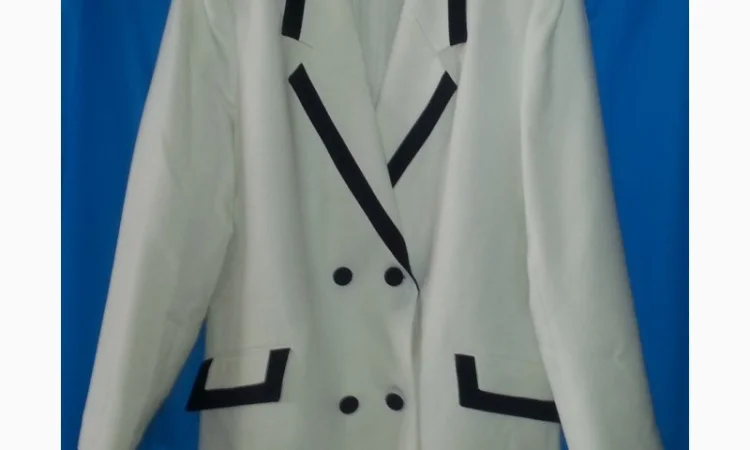 Кремовый женский костюм двойка – жакет и юбка - фото № 1