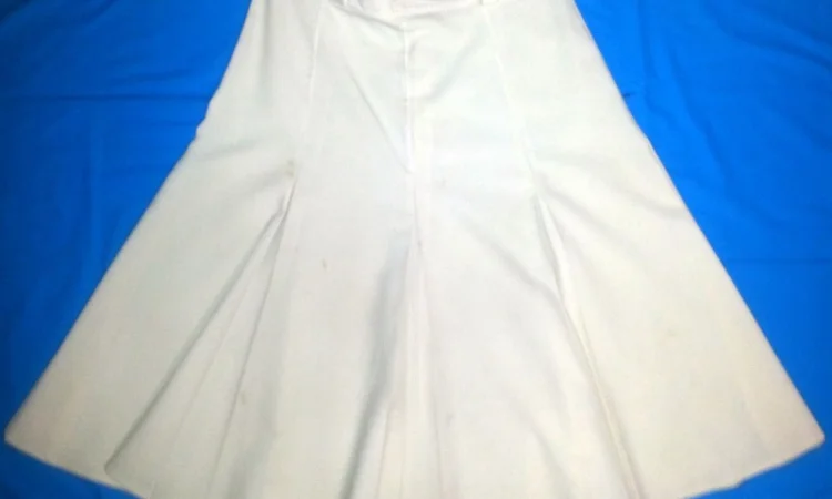 Кремовый женский костюм двойка – жакет и юбка - фото № 2