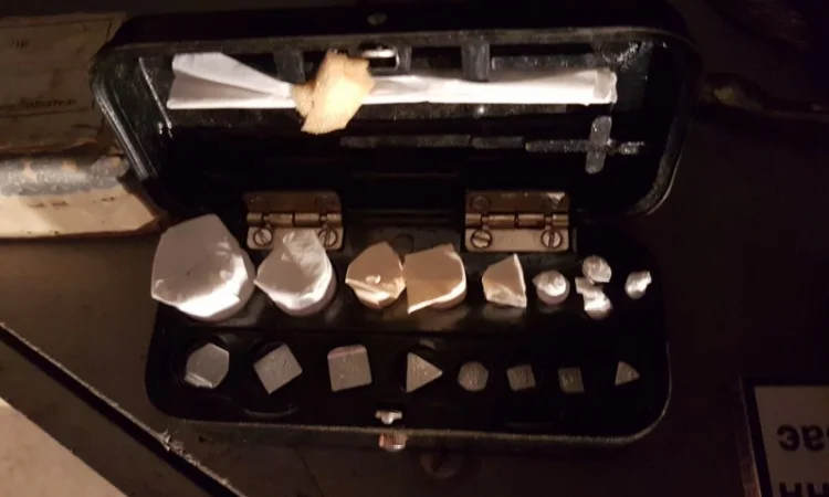 Весы лабораторные Т-1000 и Т-5000, гири МГ-4, реле времени - фото № 2