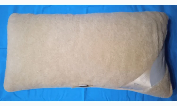 Подушка с овечьей шерстью от компании Bauer - фото № 1