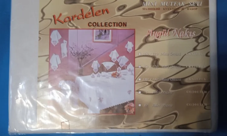 Белая скатерть с вышивкой и салфетками - фото № 3