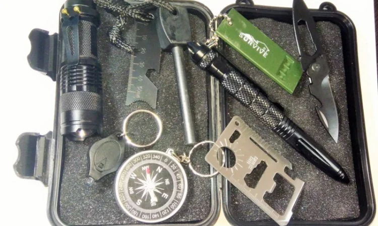 Комплект для выживания и туризма: огниво, мультитул и другие предметы - фото № 4