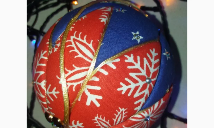 Новогодняя игрушка ручной работы Кимекоми – шар 10 см в продаже - фото № 1