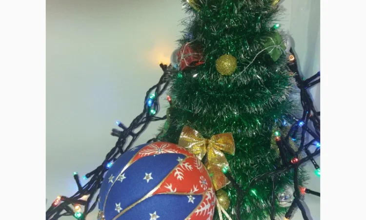 Новогодняя игрушка ручной работы Кимекоми – шар 10 см в продаже - фото № 6