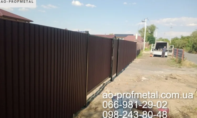 Профнастил для паркану – установка під ключ - фото № 6