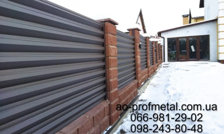 Профнастил для забора - жалюзи-ламели темно-коричневого цвета - фото № 2