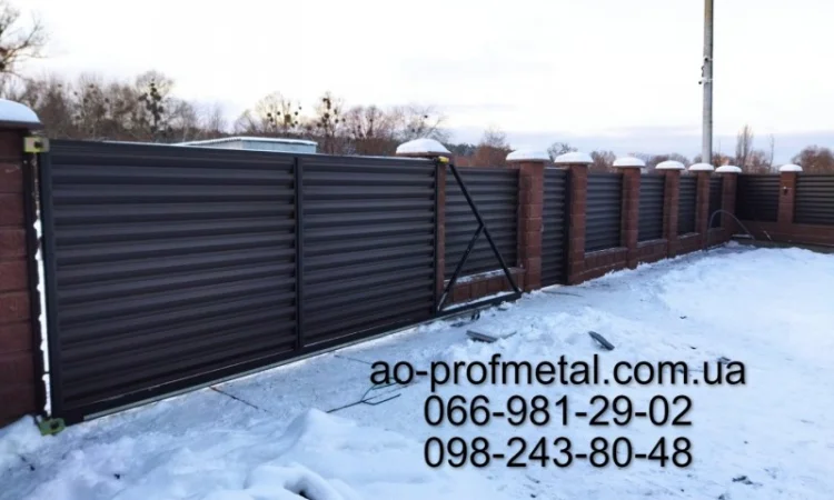 Профнастил для забора - жалюзи-ламели темно-коричневого цвета - фото № 3