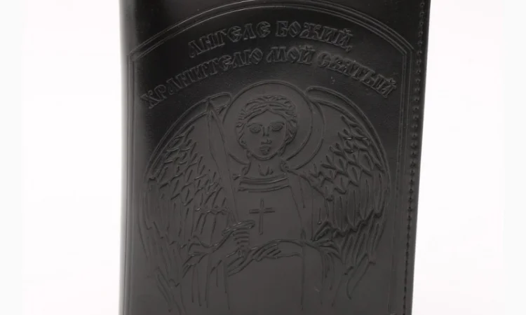 Купи обложка на паспорт натуральная кожа с тиснением Ангела Хранителя - фото № 1