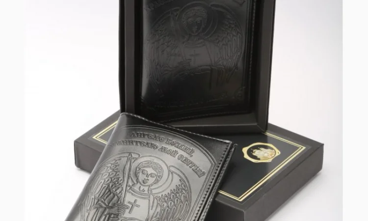 Купи обложка на паспорт натуральная кожа с тиснением Ангела Хранителя - фото № 2