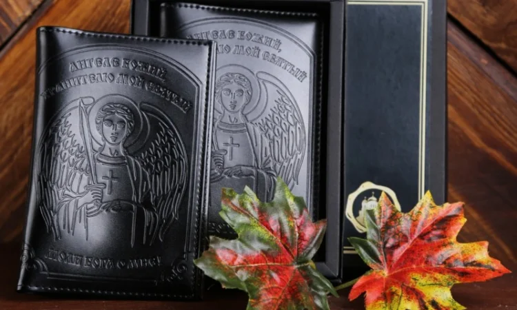 Купи обложка на паспорт натуральная кожа с тиснением Ангела Хранителя - фото № 6