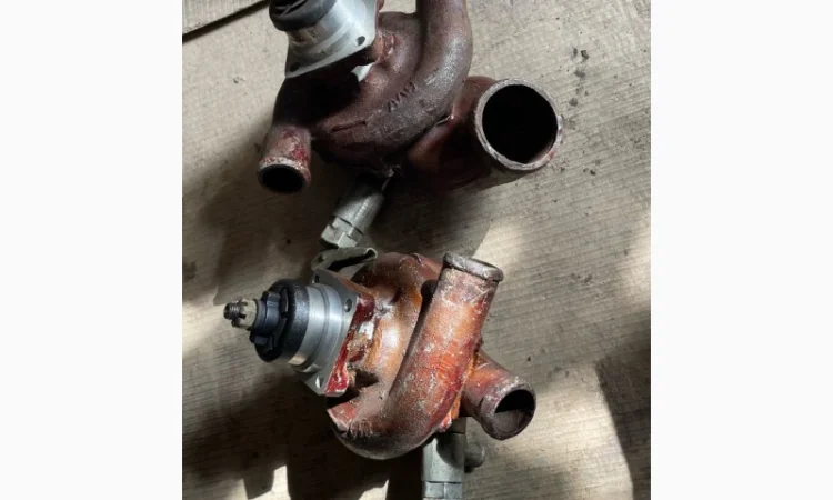 Водяні насоси для двигунів Д6 та Д12 - фото № 1