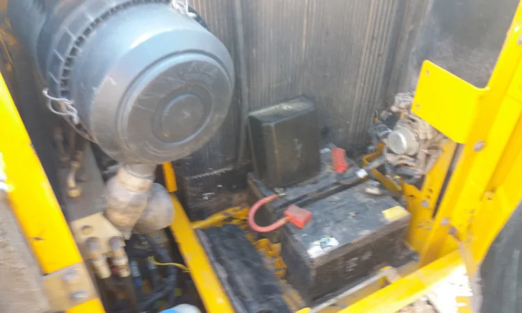 Гусеничний екскаватор JCB JS145LC 2011 року випуску - фото № 6