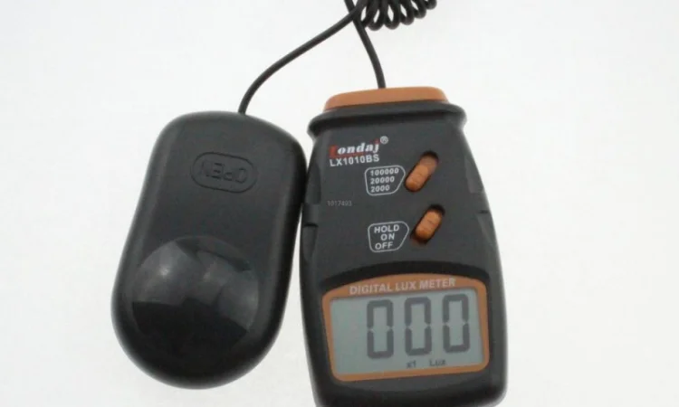 Люксметр цифровой с выносным датчиком LX1010BS (1-100.000 Lx) Выбор диапазона измерений - фото № 2