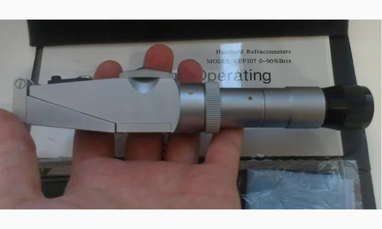 Рефрактометр RHB 0-90 АТС с 3 шкалами Brix 0-42%;  42-71%;  71-90% для вина,  мёда,  варенья - фото № 2