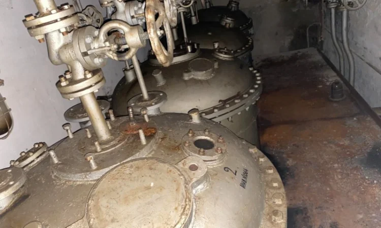 Сборник, реактор из нержавейки 1 м3, емкость, отстойник - фото № 1