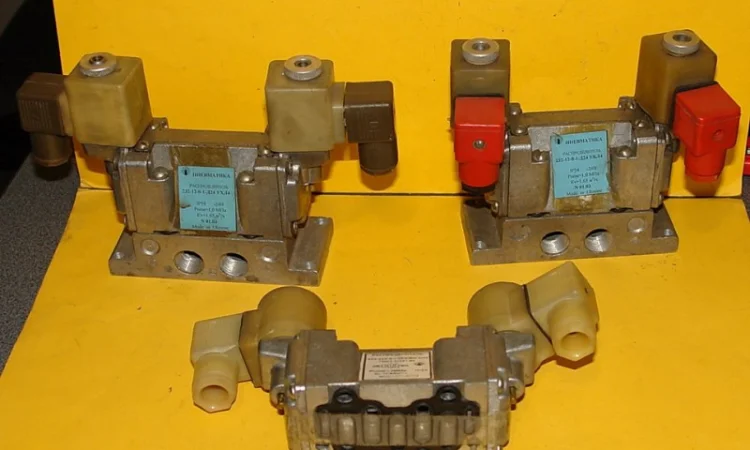 Пневмораспределитель 232-12-0-1 Д24 УХЛ4 - фото № 1