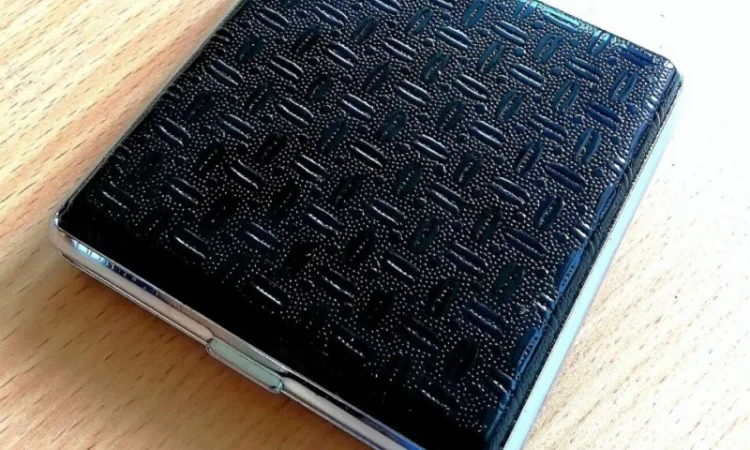 Металевий портсигар в шкіряній обплітці - фото № 1