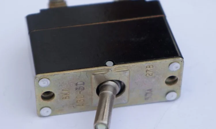 Купим автоматы защиты сети АЗС-15; АЗС-25; АЗС-50; АЗРГ-50 - фото № 1