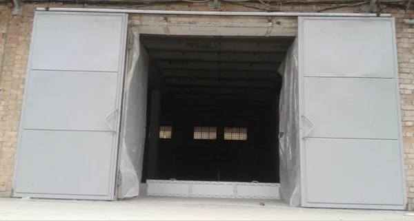 Изготовление, установка и ремонт ворот для складов, ангаров, цехов, паркингов - фото № 4