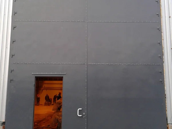 Изготовление, установка и ремонт ворот для складов, ангаров, цехов, паркингов - фото № 7