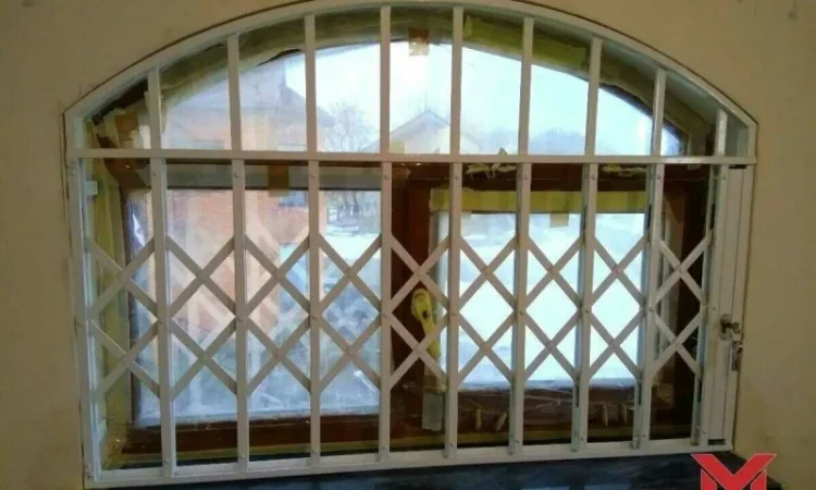 Раздвижные решетки Prof на скошенные окна - фото № 4