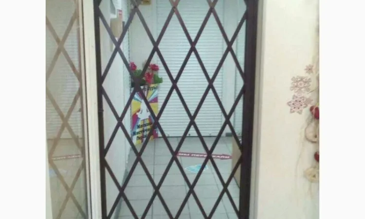 Решетки раздвижные Prof типа ромб на окна и двери - фото № 3